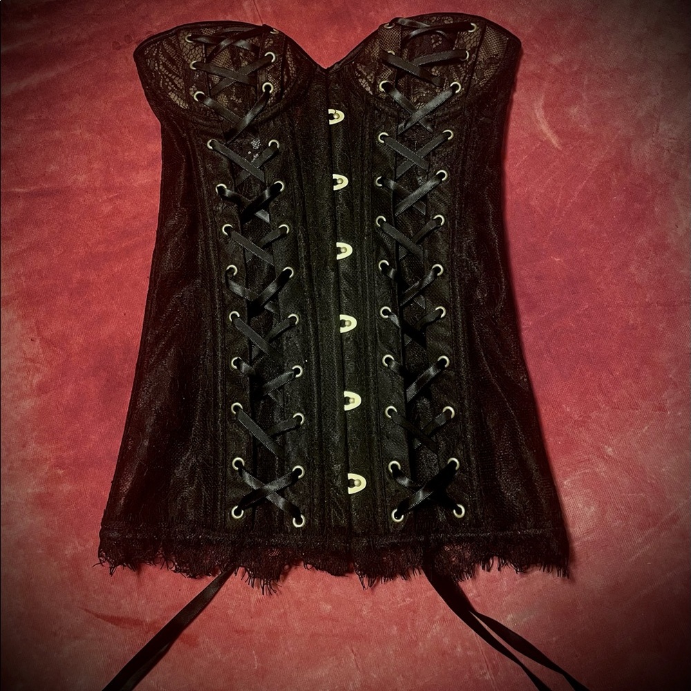 Tags on Xs adore me corset the sting in the back allows sizing to be adjusted